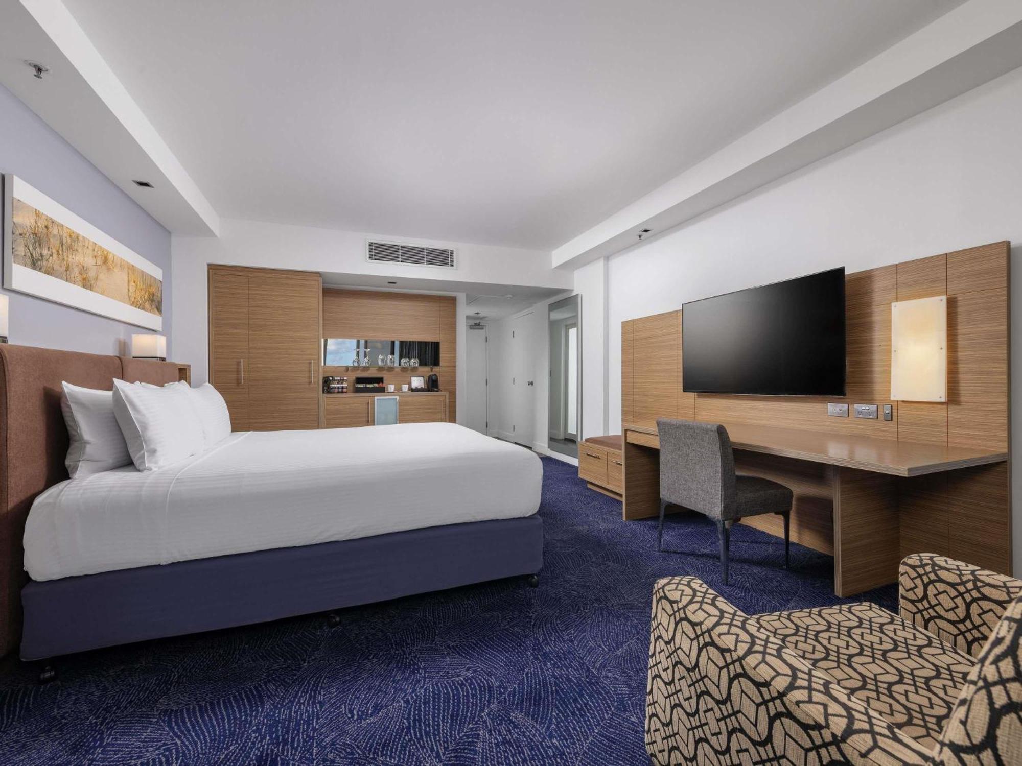 Classic Room One King Bed City Views