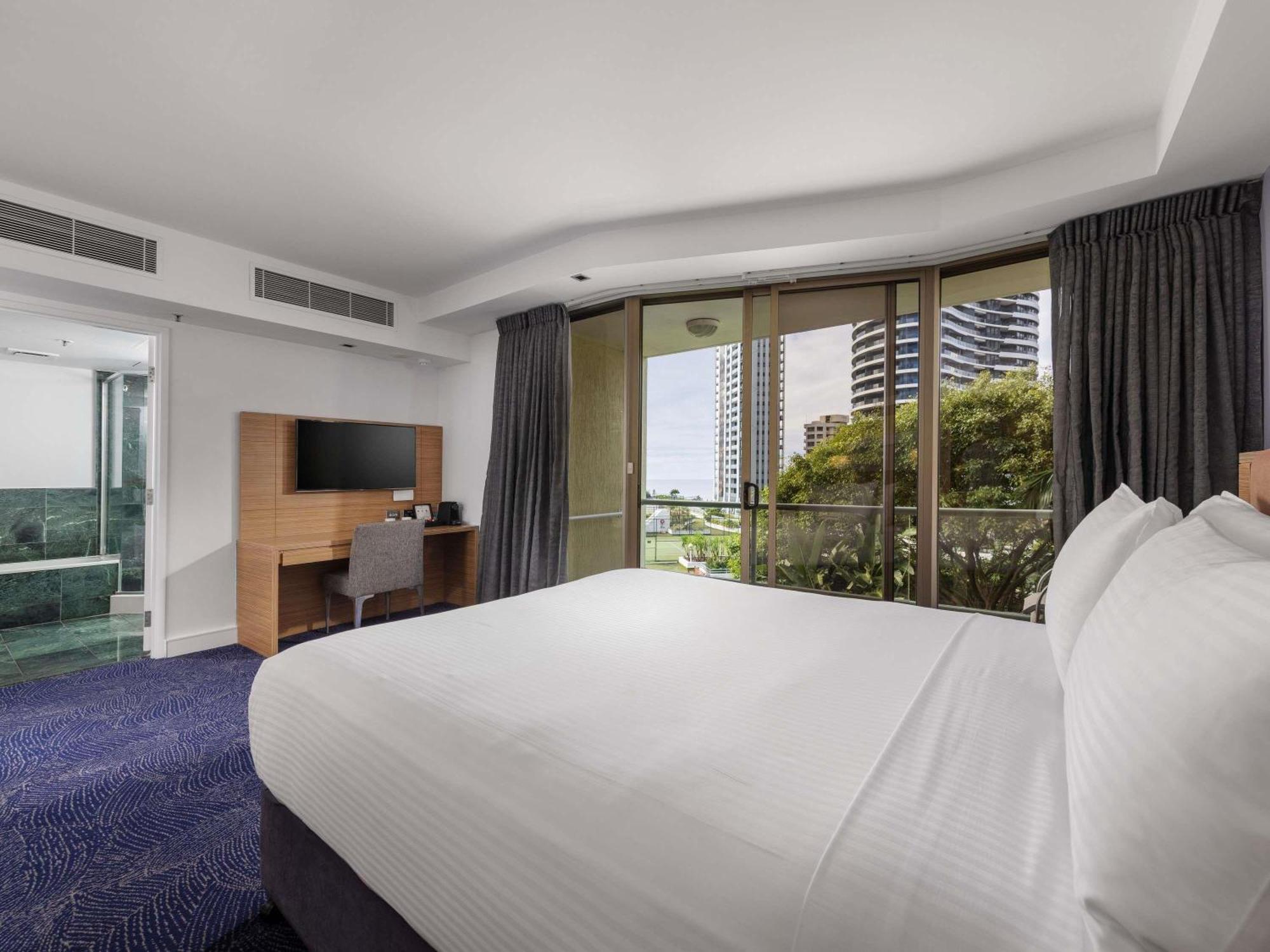 Classic Room One King Bed City Views