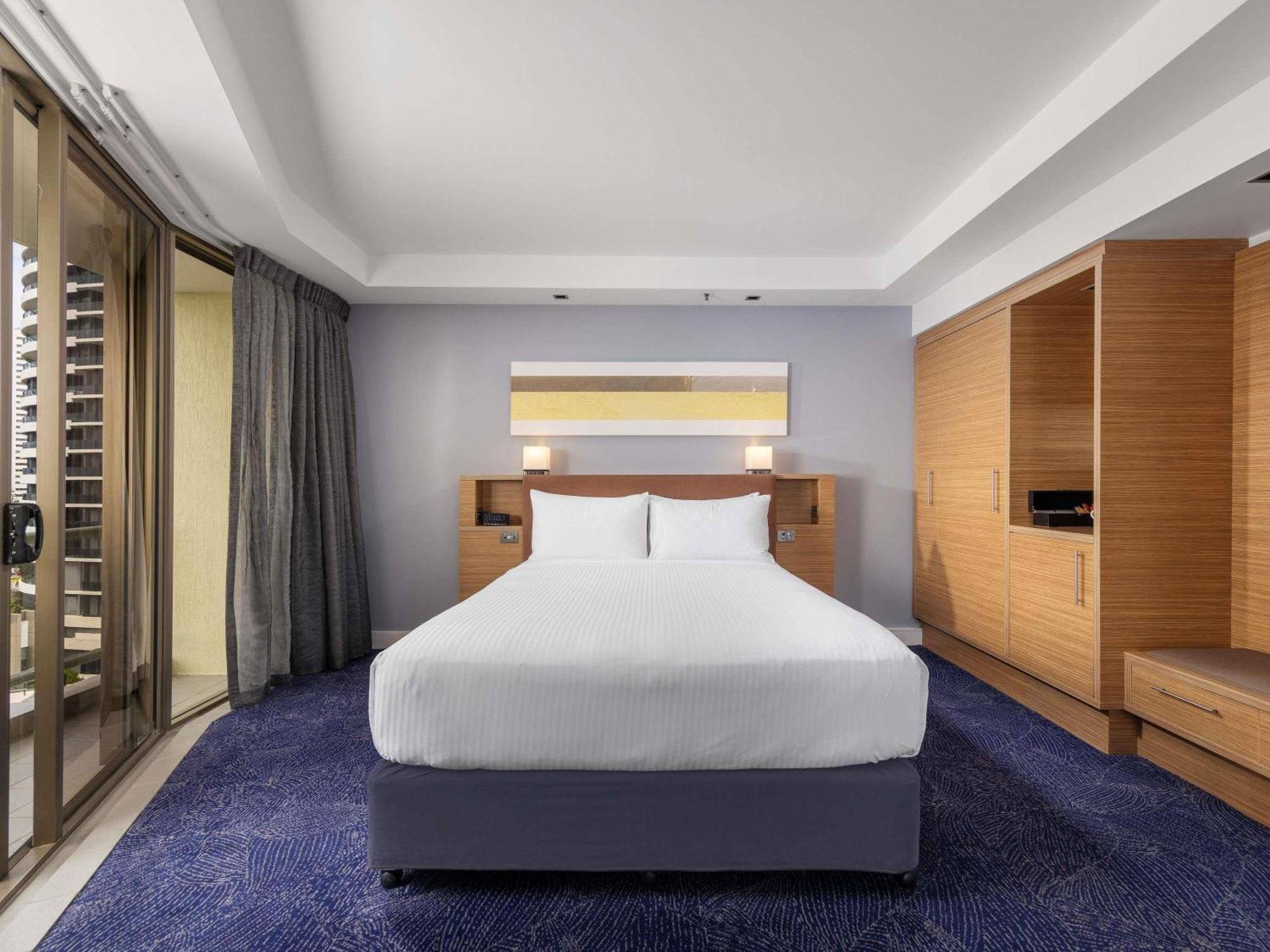 Classic Room One King Bed City Views
